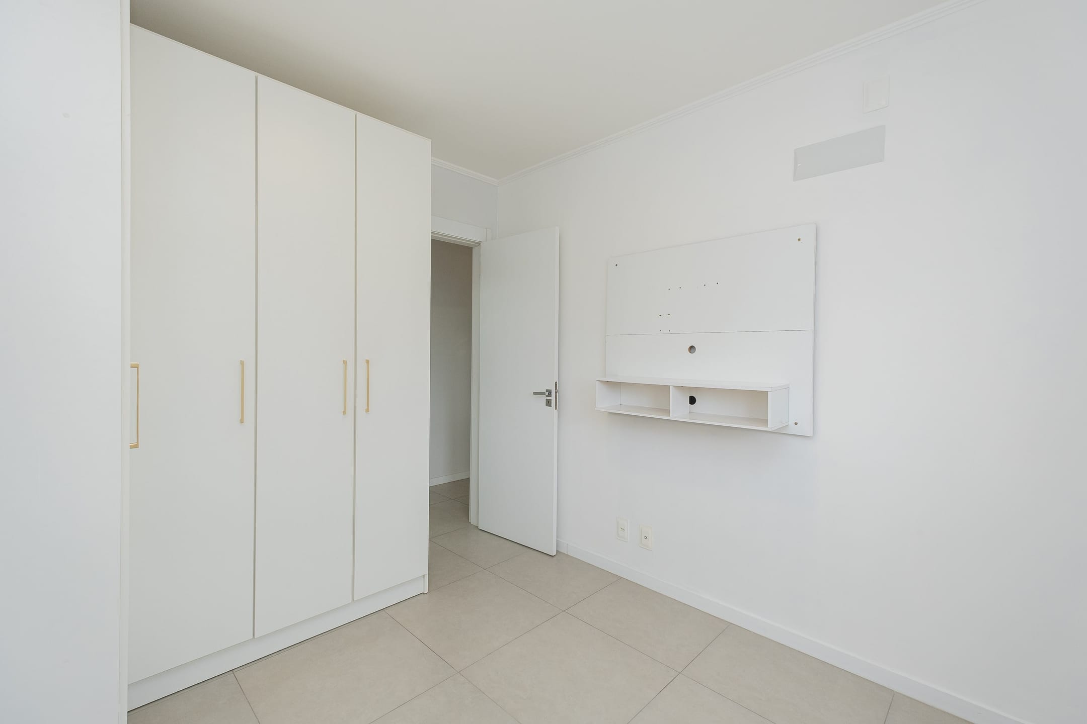 Apartamento mobiliado à venda no Acqua Dunas, Areal - 50 m², 2 quartos, sacada fechada com churrasqueira e frente norte. - 8