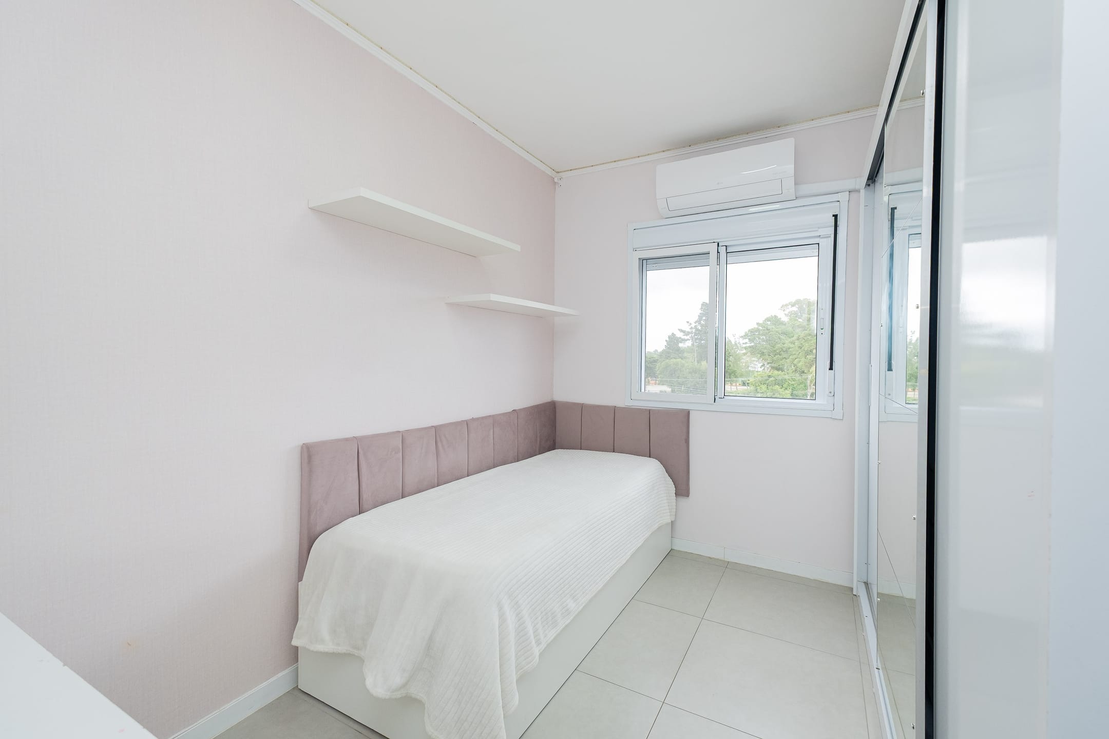 Apartamento mobiliado à venda no Acqua Dunas, Areal - 50 m², 2 quartos, sacada fechada com churrasqueira e frente norte. - 9