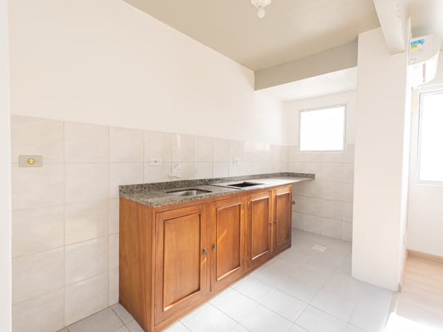 Apartamento com 51m² 2 quartos e 1 banheiro, para alugar, no bairro Centro em Pelotas