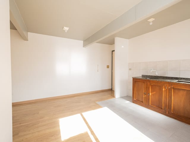 Apartamento com 51m² 2 quartos e 1 banheiro, para alugar, no bairro Centro em Pelotas