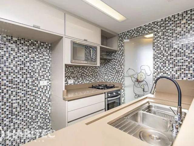 Apartamento 2 quartos e 2 banheiros, para alugar, no bairro Cabral em Curitiba