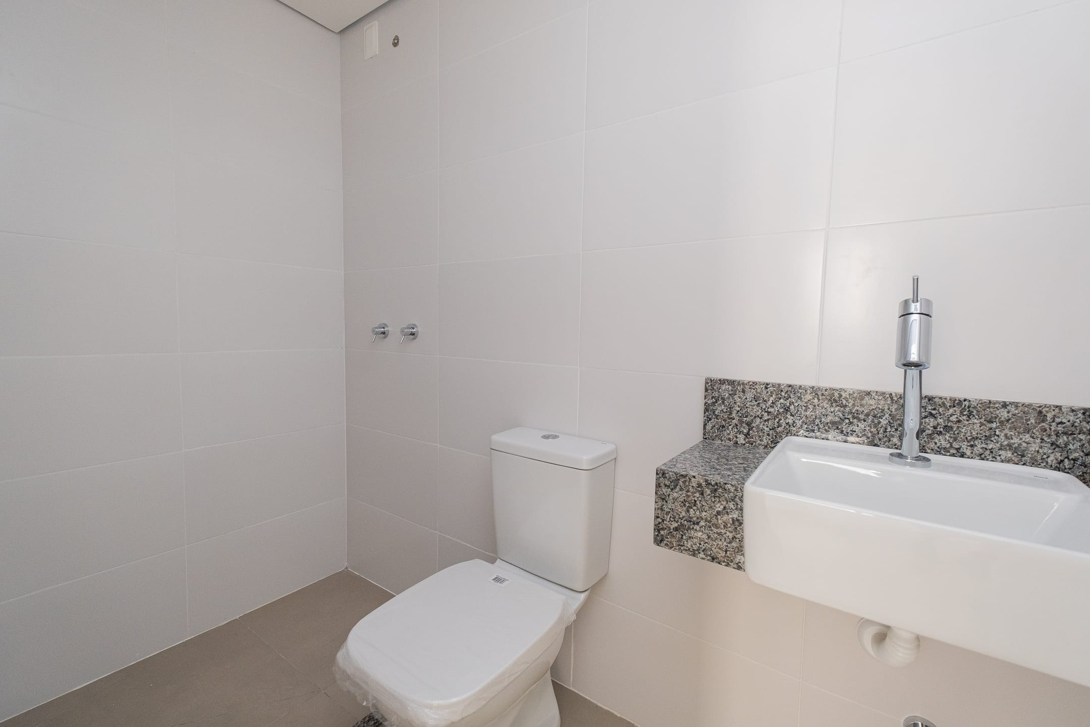Apartamento de 2 dormitórios para aluguel no bairro São Gonçalo em Pelotas RS com ótima localização, conforto e excelente custo-benefício - 12