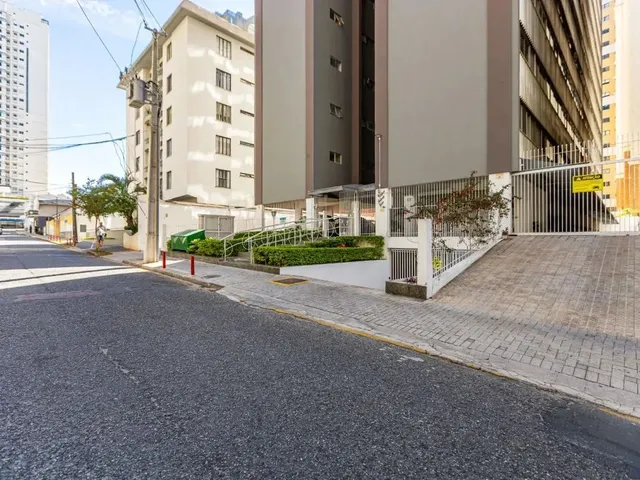 Apartamento 2 quartos e 1 banheiro, para alugar, no bairro Água Verde em Curitiba