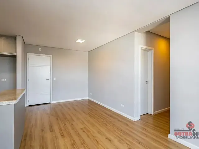Apartamento 2 quartos e 1 banheiro, para alugar, no bairro Portão em Curitiba