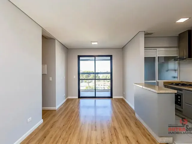 Apartamento 2 quartos e 1 banheiro, para alugar, no bairro Portão em Curitiba