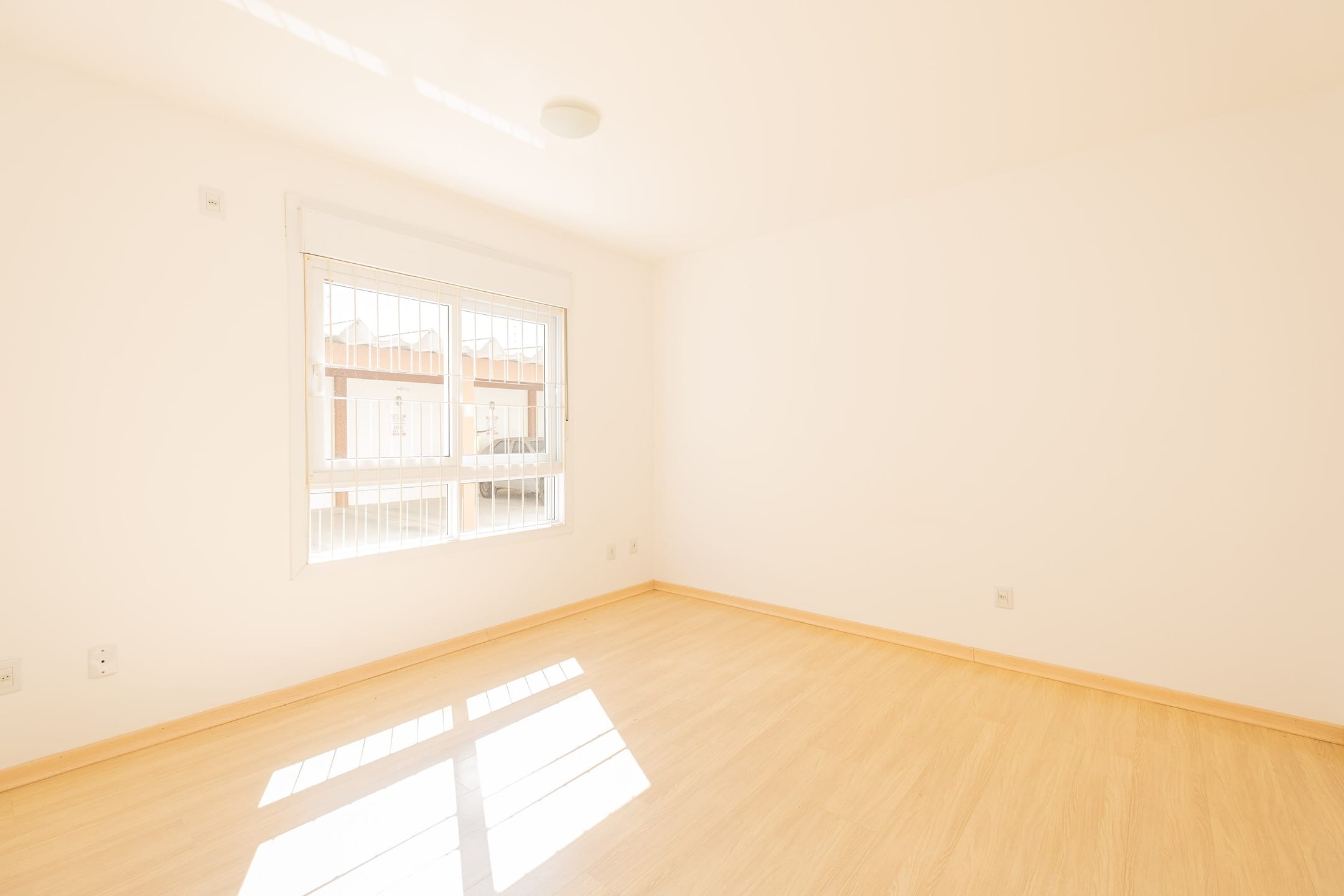 Apartamento à venda no Residencial Petra, Centro - 108 m², 3 quartos (sendo 1 suíte), piso porcelanato e ampla sacada com churrasqueira. - 9