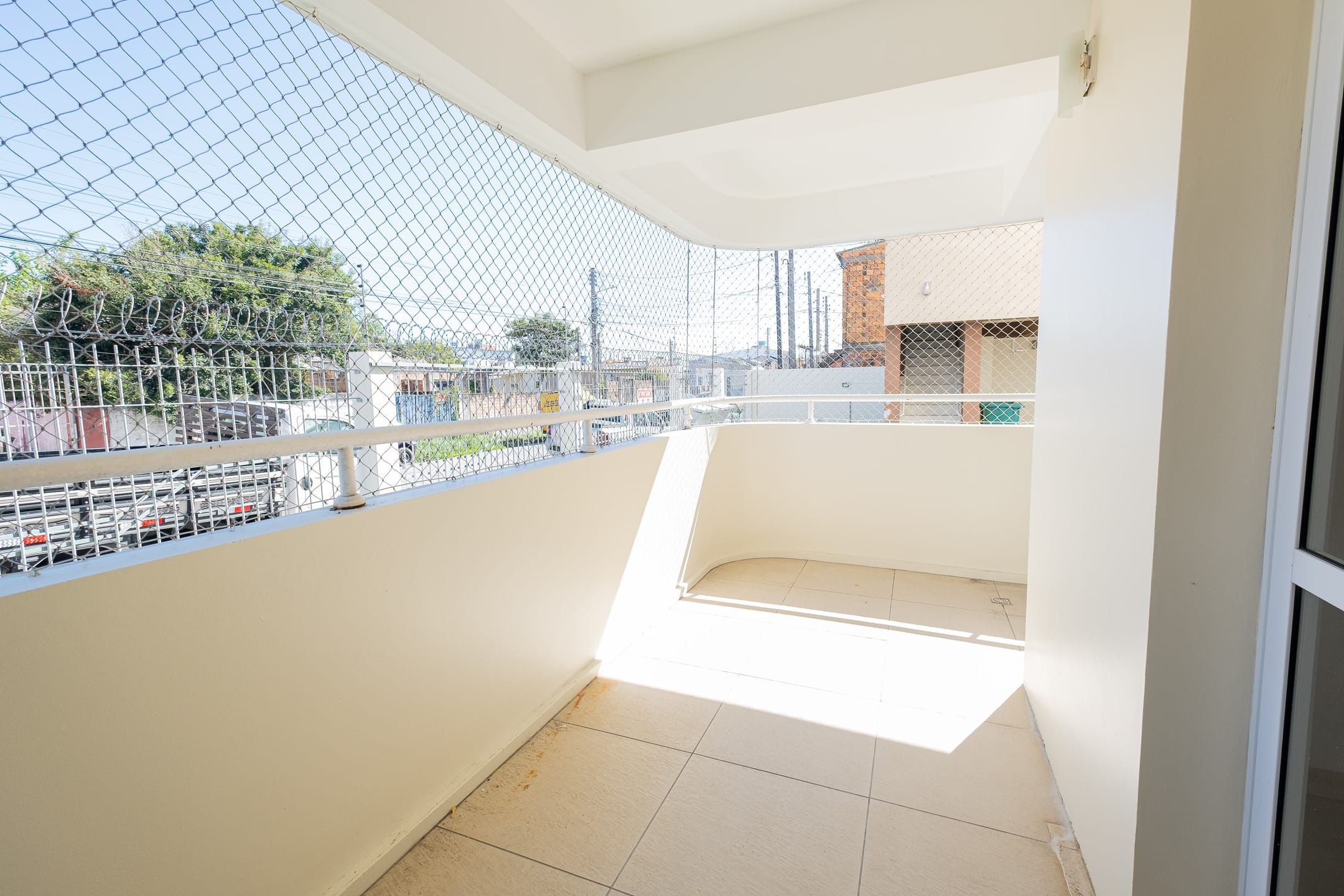 Apartamento à venda no Residencial Petra, Centro - 108 m², 3 quartos (sendo 1 suíte), piso porcelanato e ampla sacada com churrasqueira. - 14