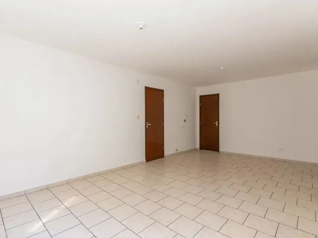 Apartamento 2 quartos e 1 banheiro, para alugar, no bairro Cajuru em Curitiba