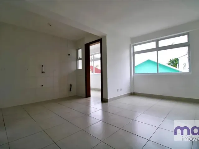 Apartamento com 73m² 2 quartos e 1 banheiro, para alugar, no bairro Centro em Curitiba