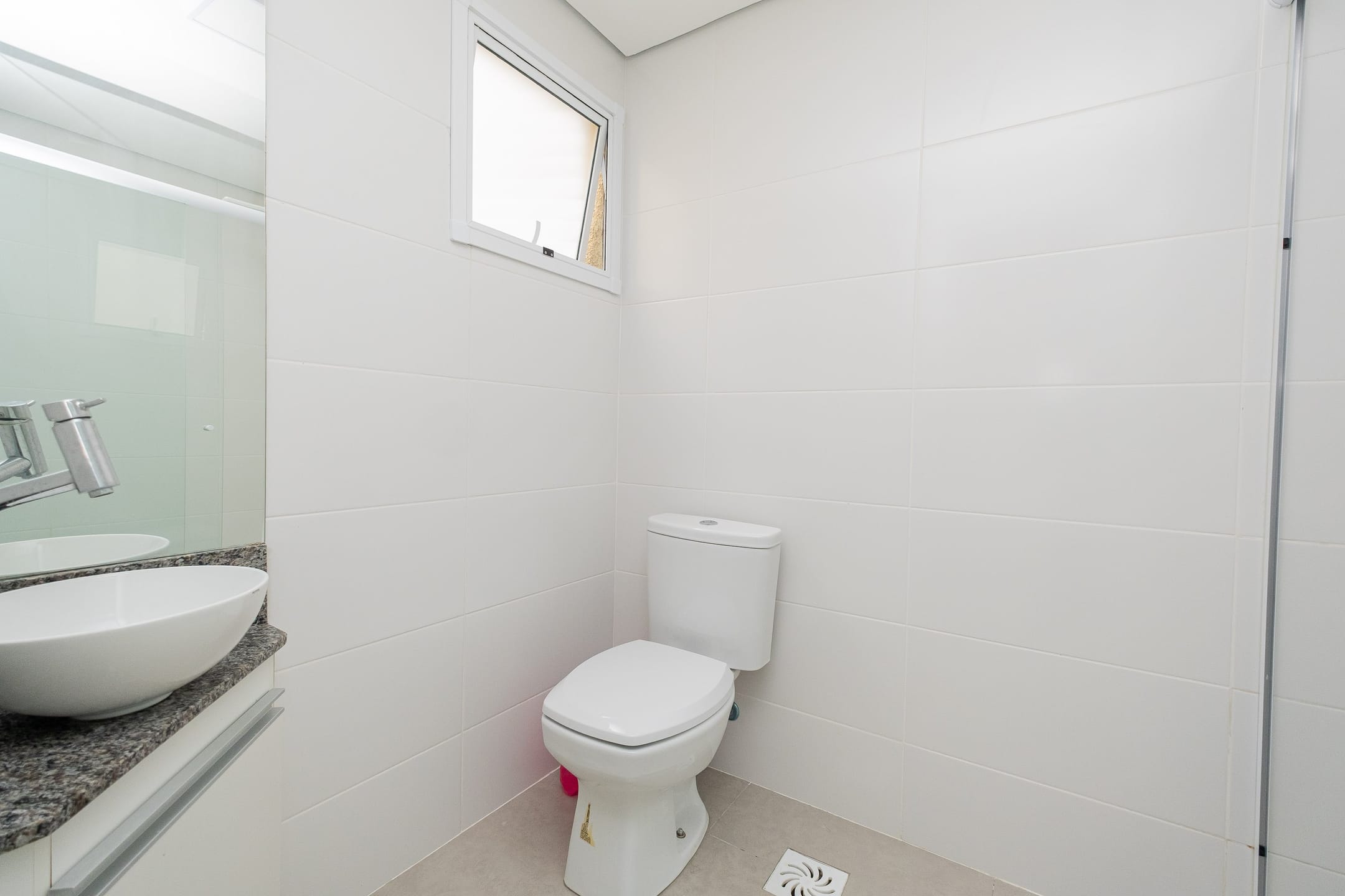 Apartamento 2 dormitórios para locação no Centro de Pelotas RS com ótima localização, próximo a serviços, conforto e praticidade diária já! - 11