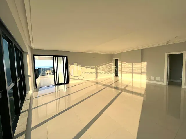 Apartamento com 270m² 4 quartos e 5 banheiros, à venda, no bairro Meia Praia em Itapema