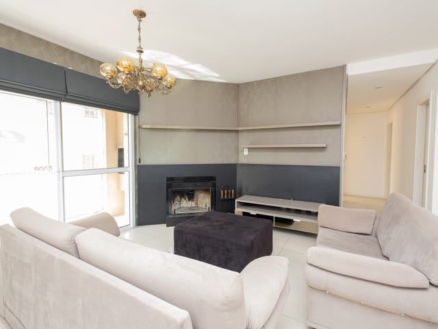 Apartamento com 115m² 3 quartos e 2 banheiros, à venda ou para alugar, no bairro Centro em Pelotas