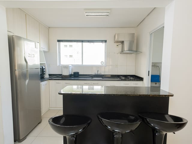 Apartamento com 115m² 3 quartos e 2 banheiros, à venda ou para alugar, no bairro Centro em Pelotas