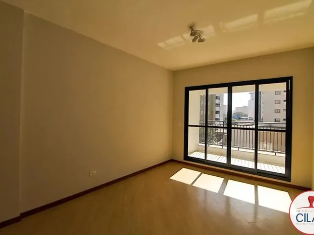 Apartamento 2 quartos e 1 banheiro, para alugar, no bairro Centro em Curitiba