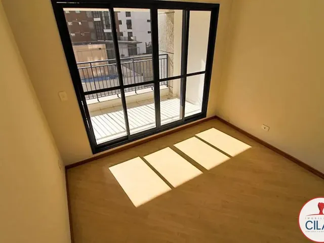 Apartamento 2 quartos e 1 banheiro, para alugar, no bairro Centro em Curitiba