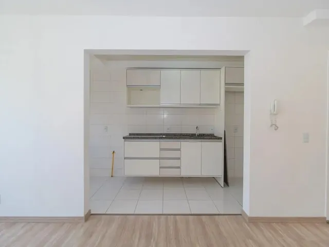 Apartamento 2 quartos e 1 banheiro, à venda, no bairro Campo Comprido em Curitiba