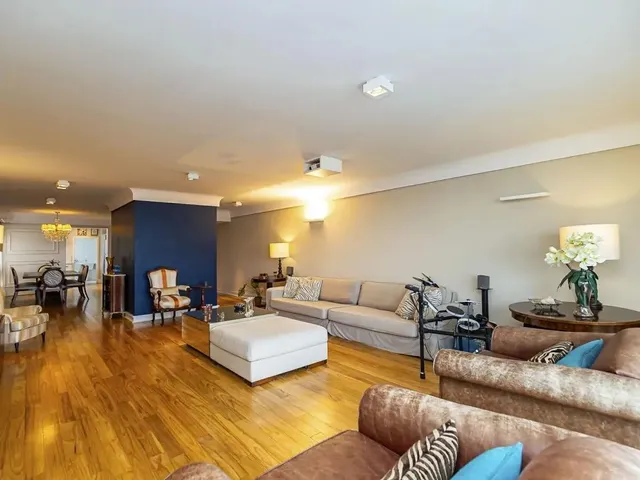 Apartamento 4 quartos e 2 banheiros, à venda, no bairro Batel em Curitiba