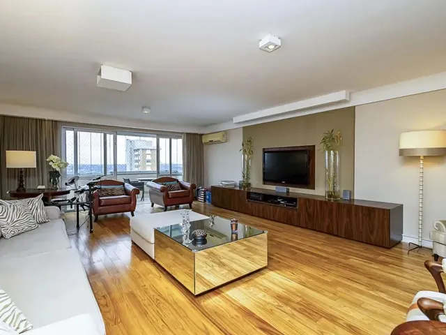 Apartamento 4 quartos e 2 banheiros, à venda, no bairro Batel em Curitiba