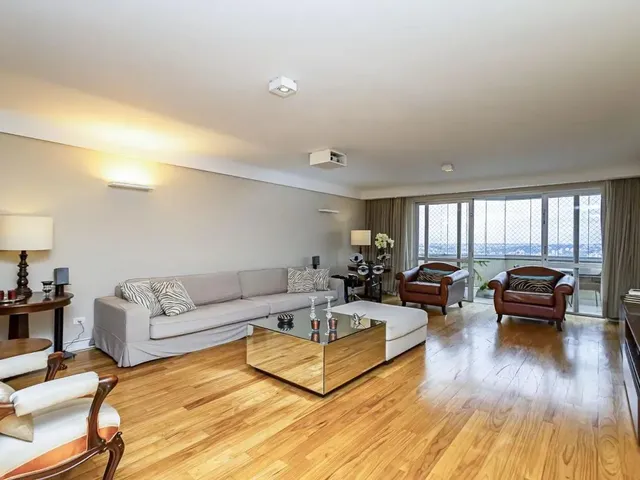 Apartamento 4 quartos e 2 banheiros, à venda, no bairro Batel em Curitiba