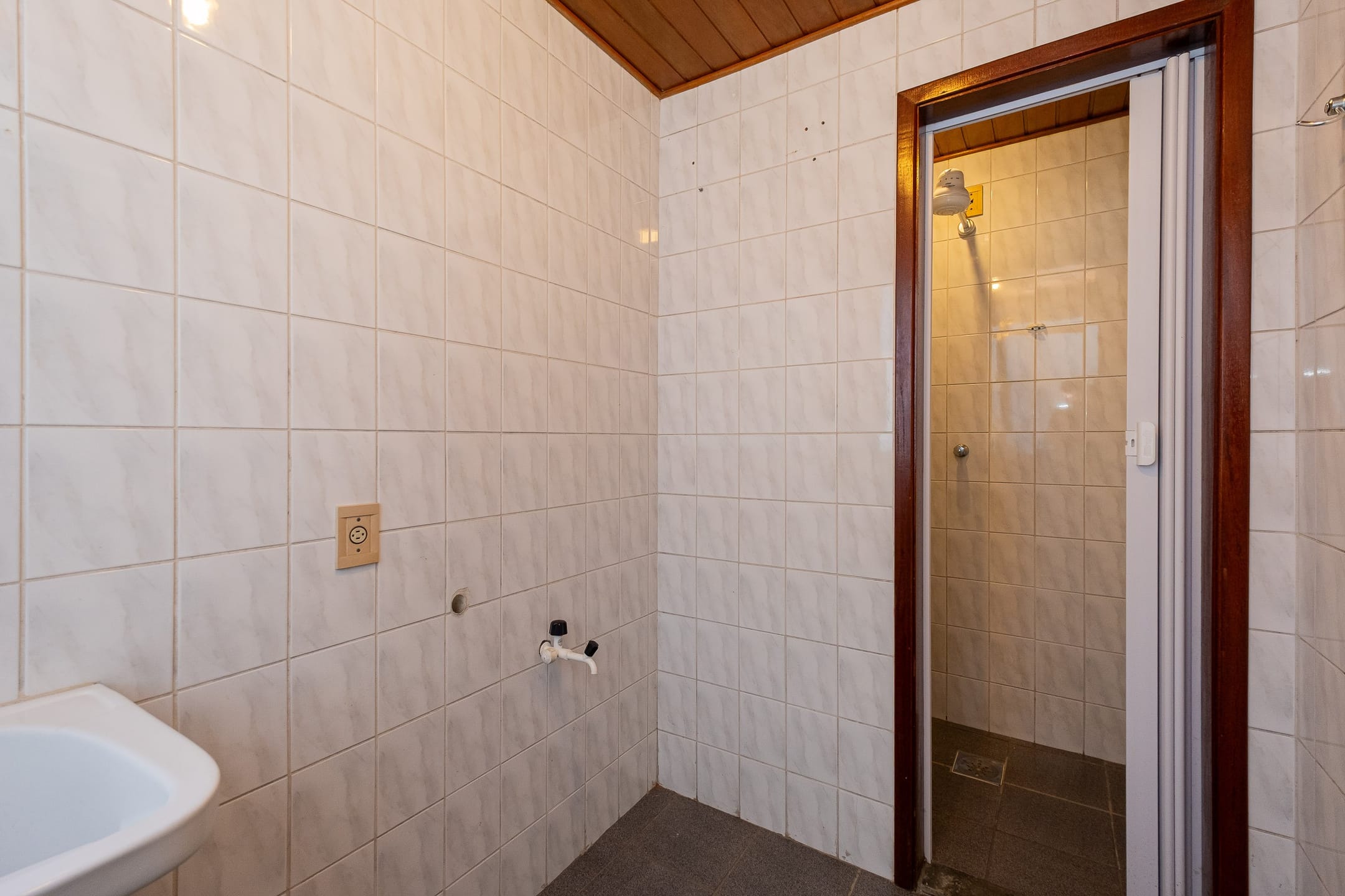 Apartamento à venda no Residencial Núbia, Centro - 66 m², 2 quartos, 2 banheiros, sacada fechada e vaga coberta. - 12
