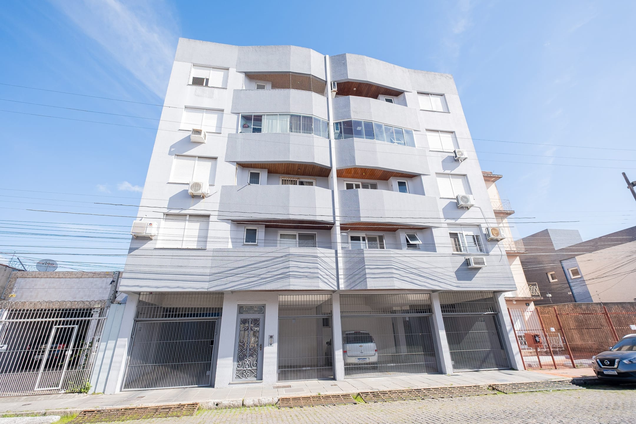 Apartamento à venda no Residencial Núbia, Centro - 66 m², 2 quartos, 2 banheiros, sacada fechada e vaga coberta. - 17