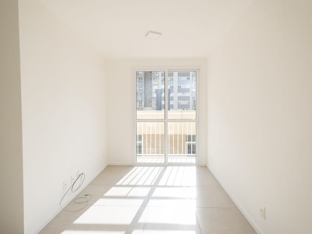 Apartamento com 62m² 2 quartos e 1 banheiro, à venda ou para alugar, no bairro Centro em Pelotas