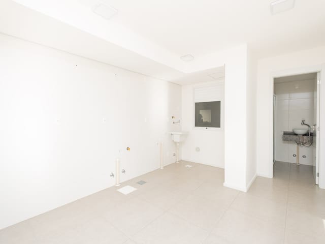 Apartamento com 62m² 2 quartos e 1 banheiro, à venda ou para alugar, no bairro Centro em Pelotas