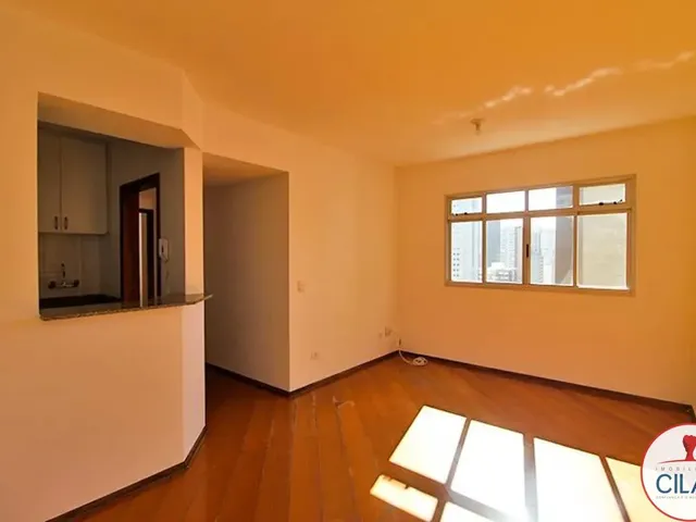 Apartamento 2 quartos e 1 banheiro, para alugar, no bairro Centro em Curitiba