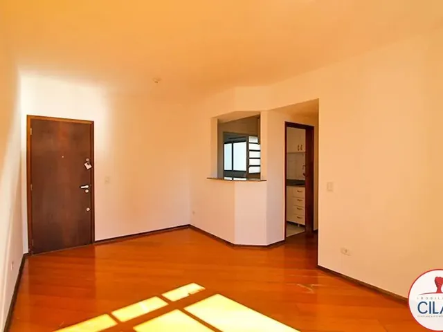 Apartamento 2 quartos e 1 banheiro, para alugar, no bairro Centro em Curitiba