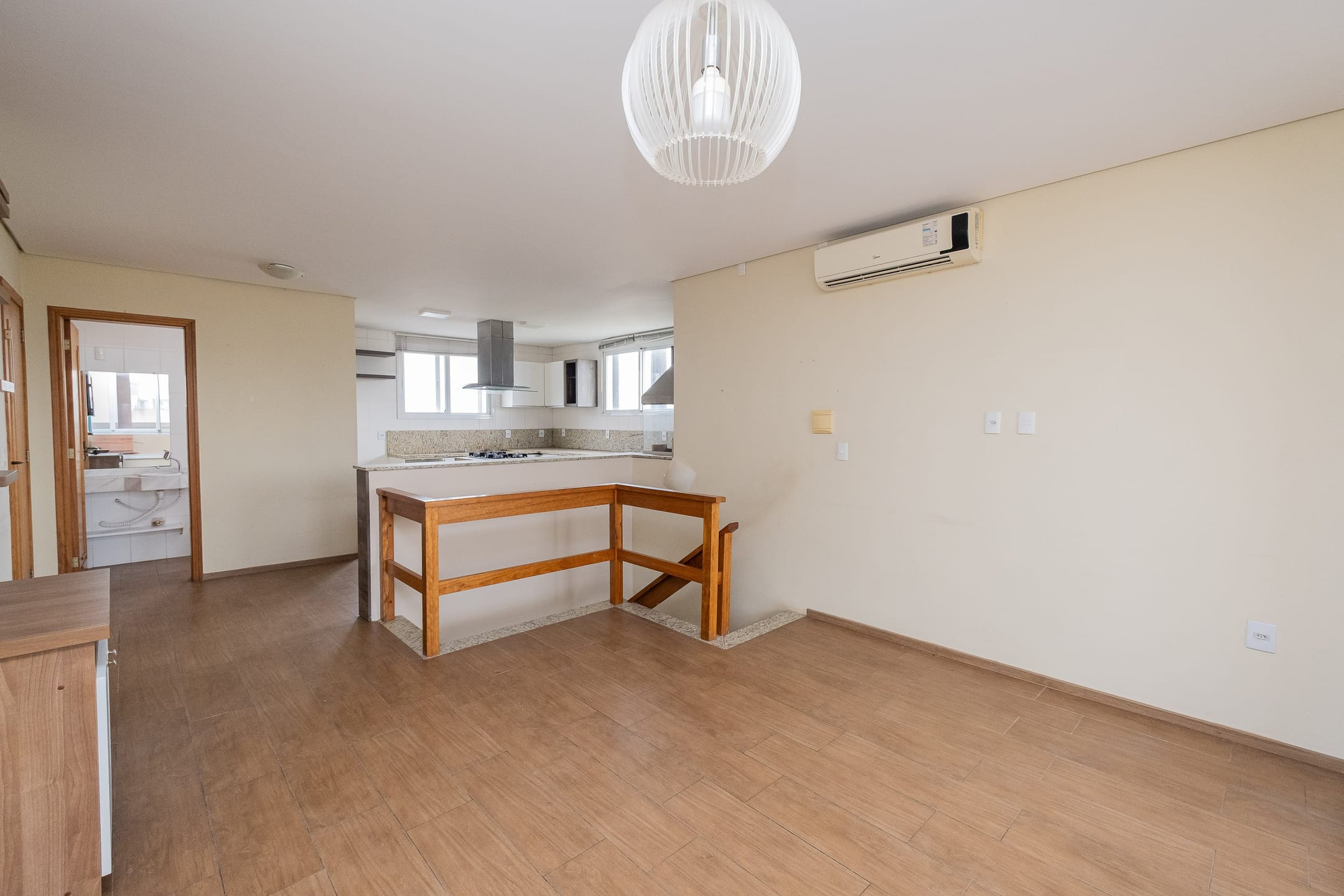 Apartamento duplex à venda no Edifício Residencial Prisma I, Centro - 119 m², 3 quartos (sendo 1 suíte), cozinha planejada e sacada. - 17