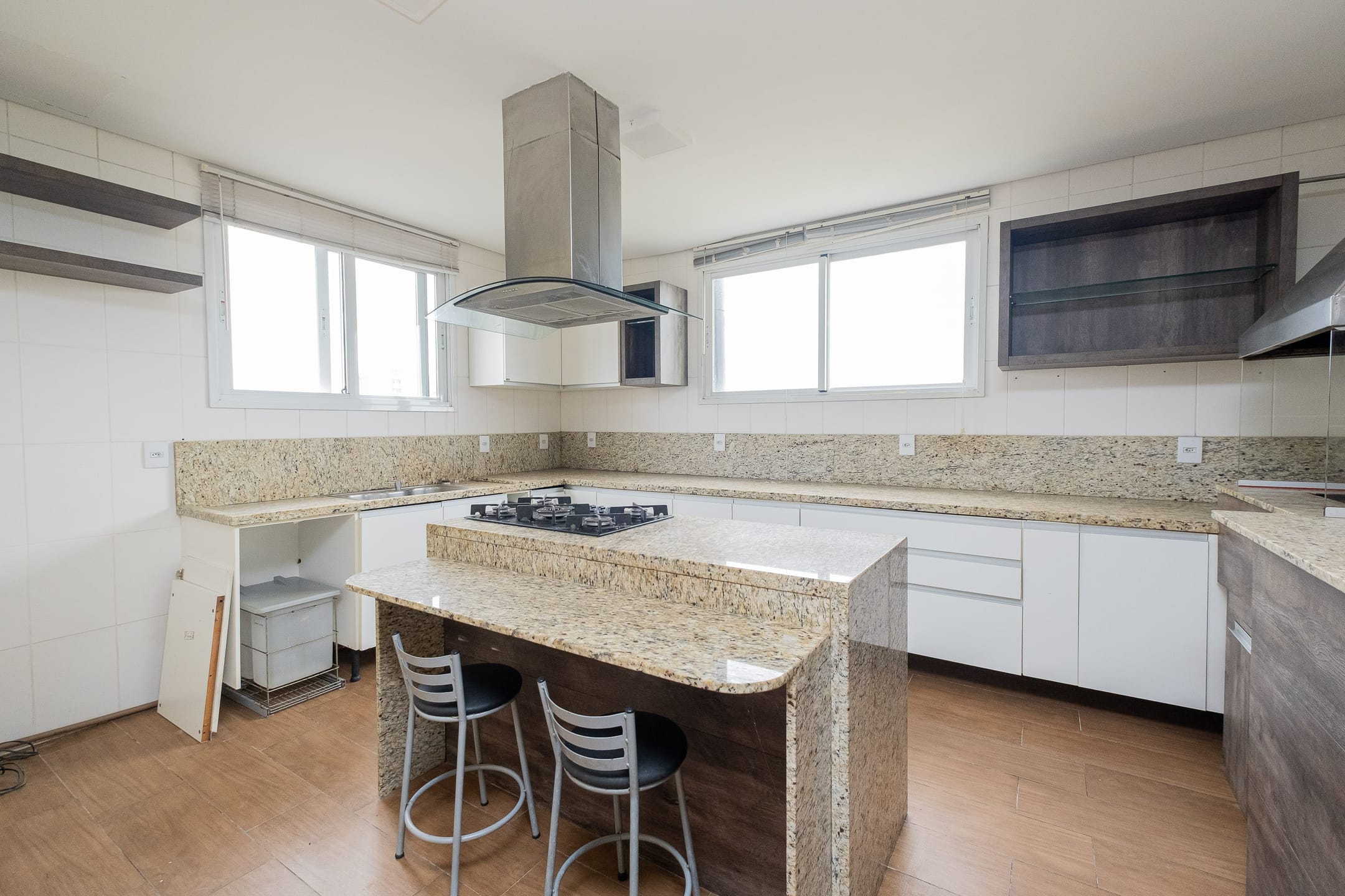 Apartamento duplex à venda no Edifício Residencial Prisma I, Centro - 119 m², 3 quartos (sendo 1 suíte), cozinha planejada e sacada. - 18