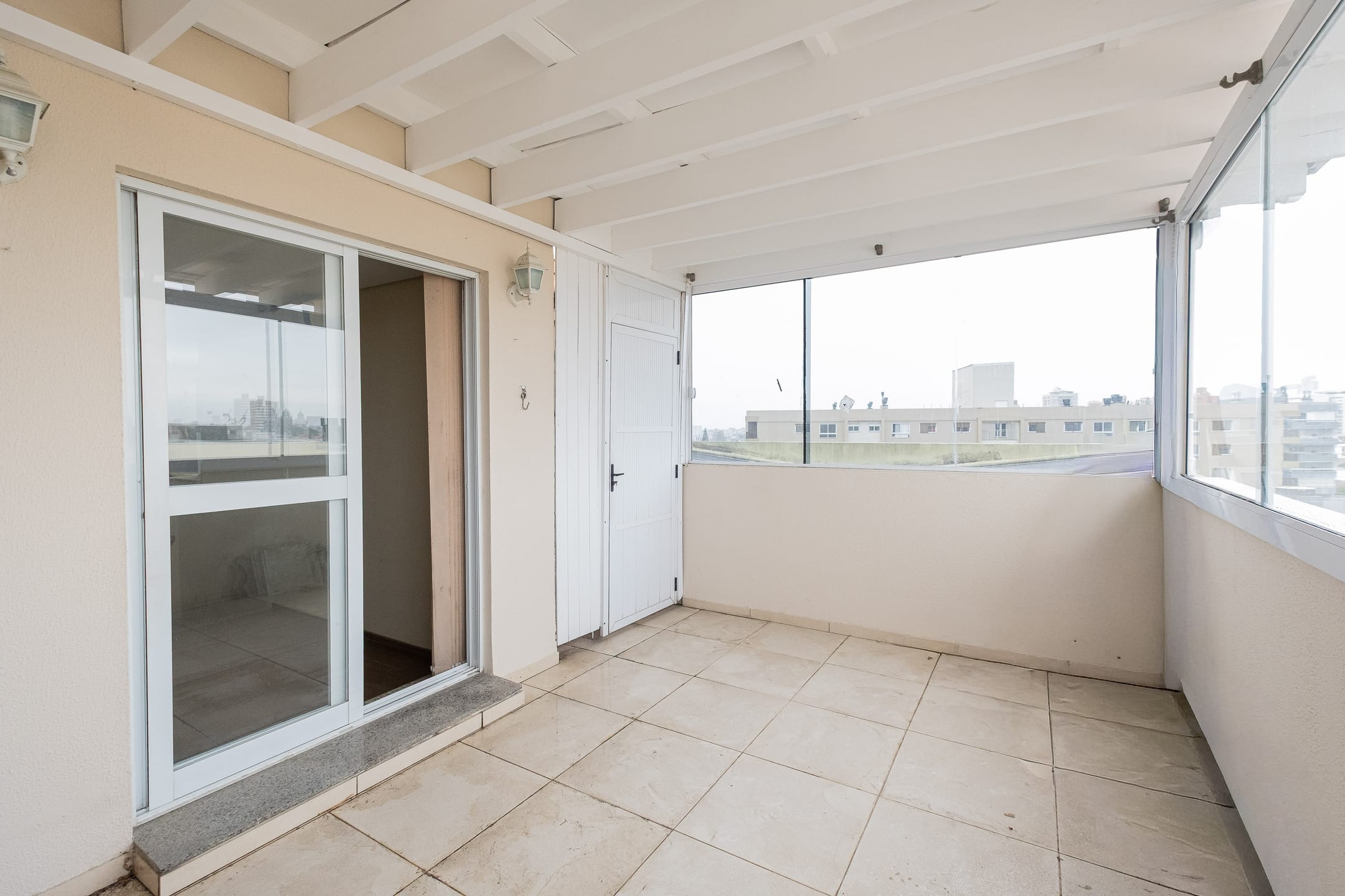 Apartamento duplex à venda no Edifício Residencial Prisma I, Centro - 119 m², 3 quartos (sendo 1 suíte), cozinha planejada e sacada. - 22