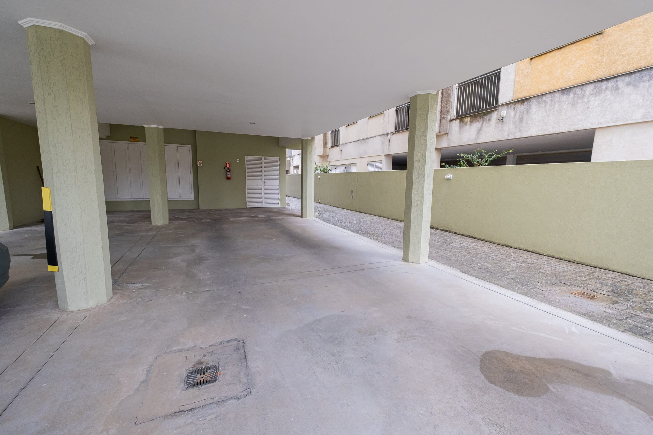 Apartamento duplex à venda no Edifício Residencial Prisma I, Centro - 119 m², 3 quartos (sendo 1 suíte), cozinha planejada e sacada. - 24