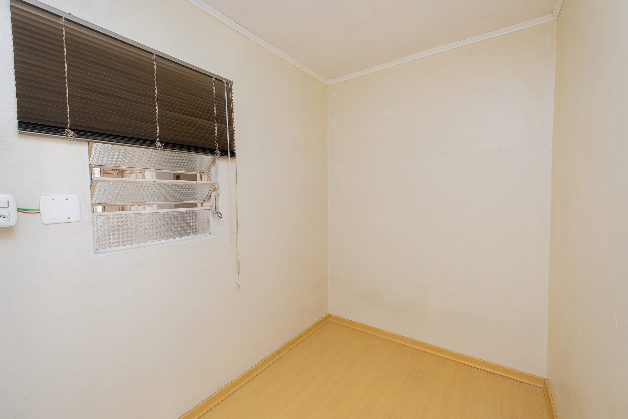 Apartamento à venda no Centro de Pelotas - 70 m², 2 quartos, cozinha com armários e vaga coberta. - 10