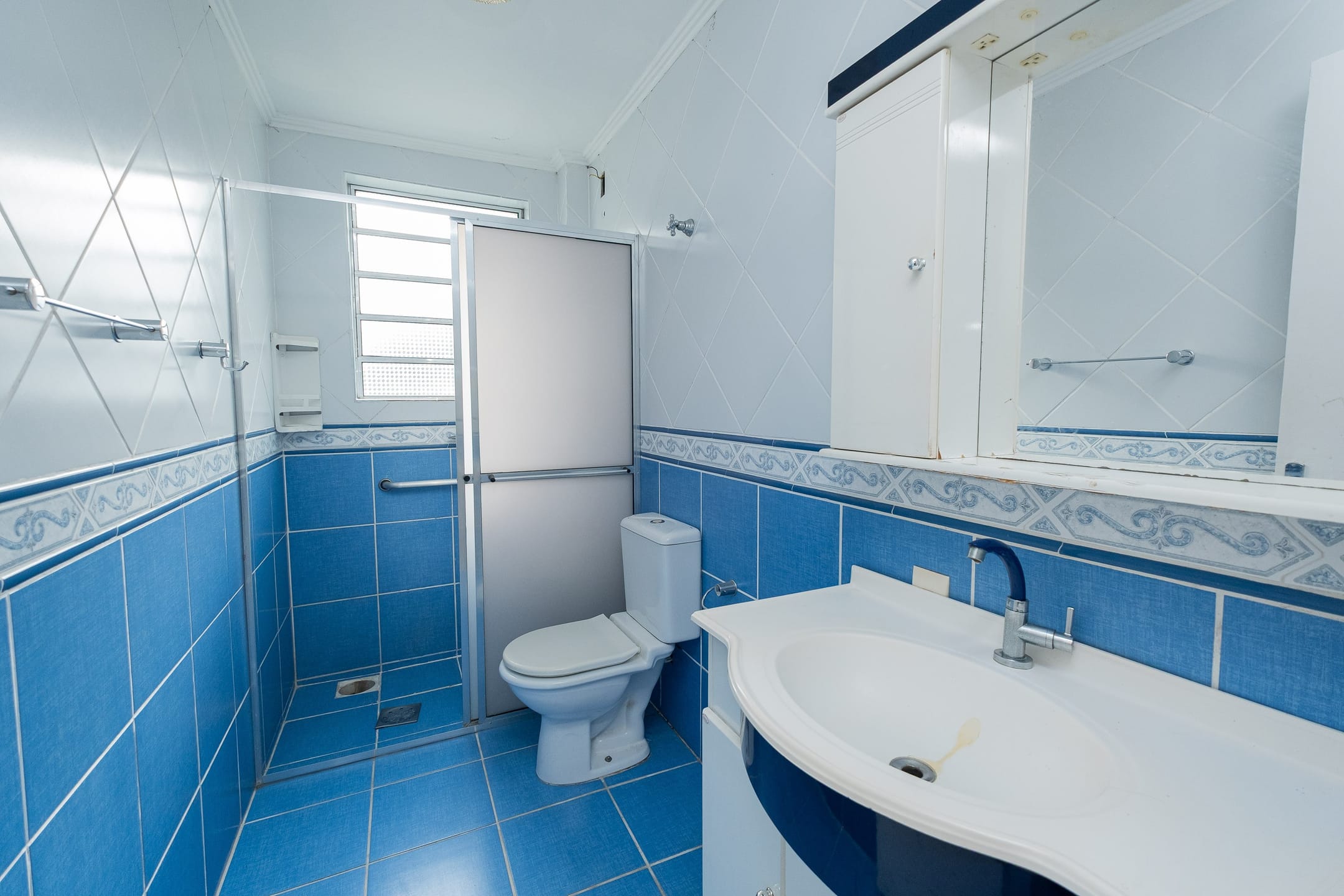 Apartamento à venda no Centro de Pelotas - 70 m², 2 quartos, cozinha com armários e vaga coberta. - 12