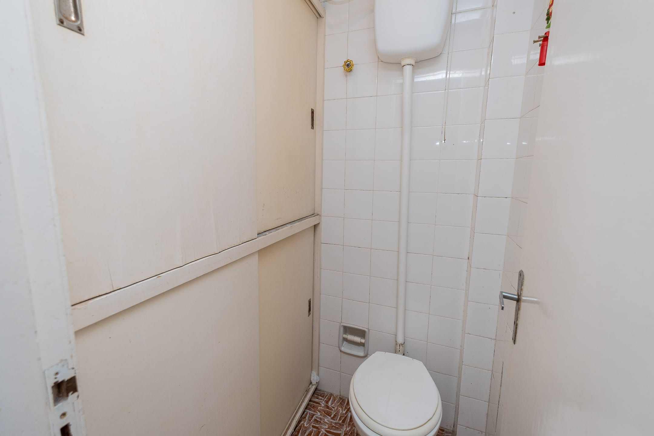 Apartamento à venda no Centro de Pelotas - 70 m², 2 quartos, cozinha com armários e vaga coberta. - 14