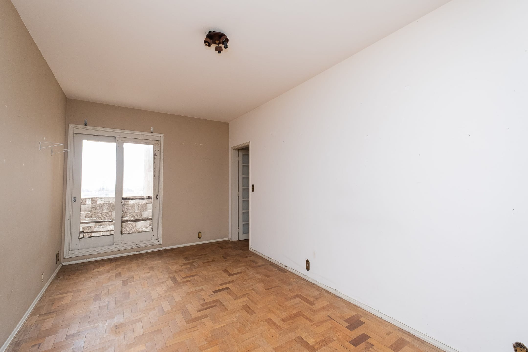 Apartamento à venda no Edifício Princesa, Centro - 74 m², 2 quartos e andar alto com face Norte.