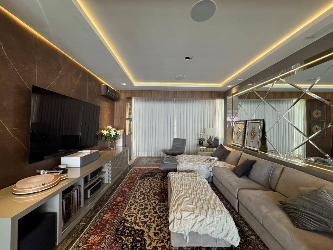 Apartamento, 3 quartos, 245 m² - Foto 2