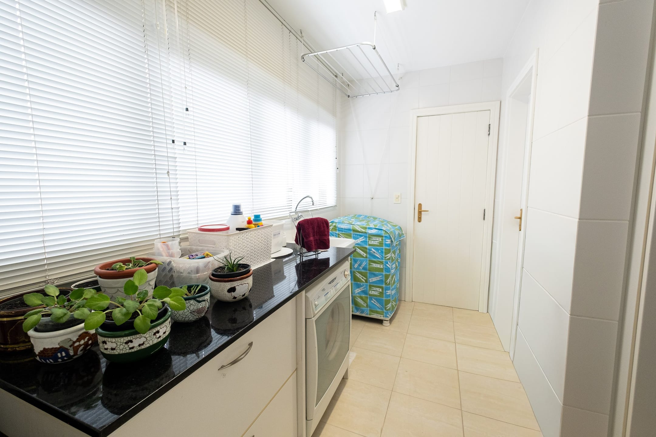 Apartamento à venda no centro de Pelotas - 400 m², 3 quartos (sendo todos suítes), móveis de alto padrão e piscina privativa. - 12