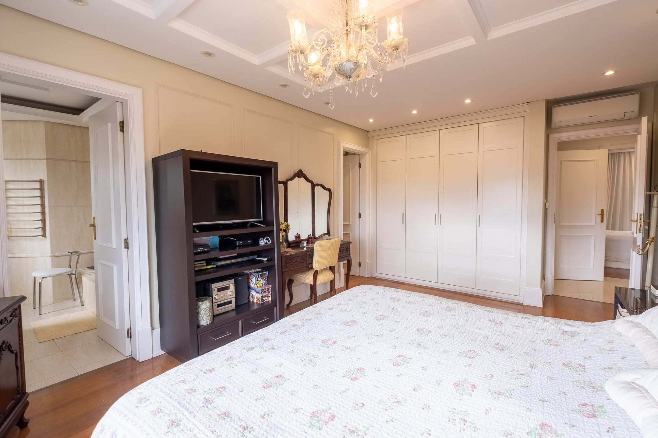 Apartamento à venda no centro de Pelotas - 400 m², 3 quartos (sendo todos suítes), móveis de alto padrão e piscina privativa. - 19