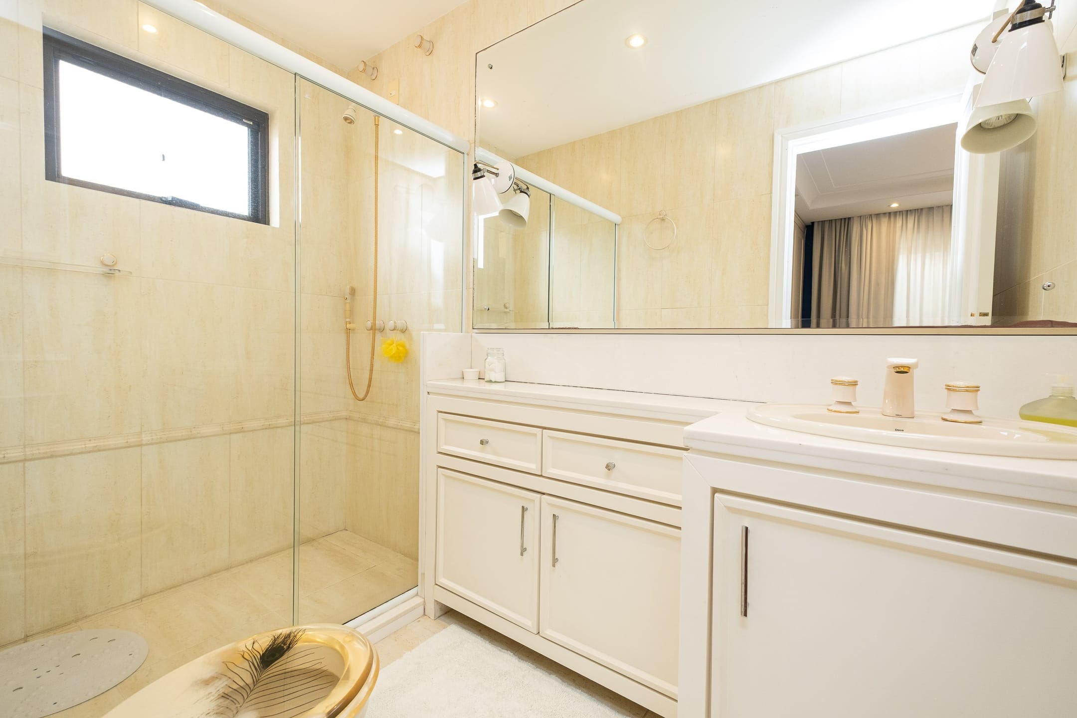 Apartamento à venda no centro de Pelotas - 400 m², 3 quartos (sendo todos suítes), móveis de alto padrão e piscina privativa. - 25
