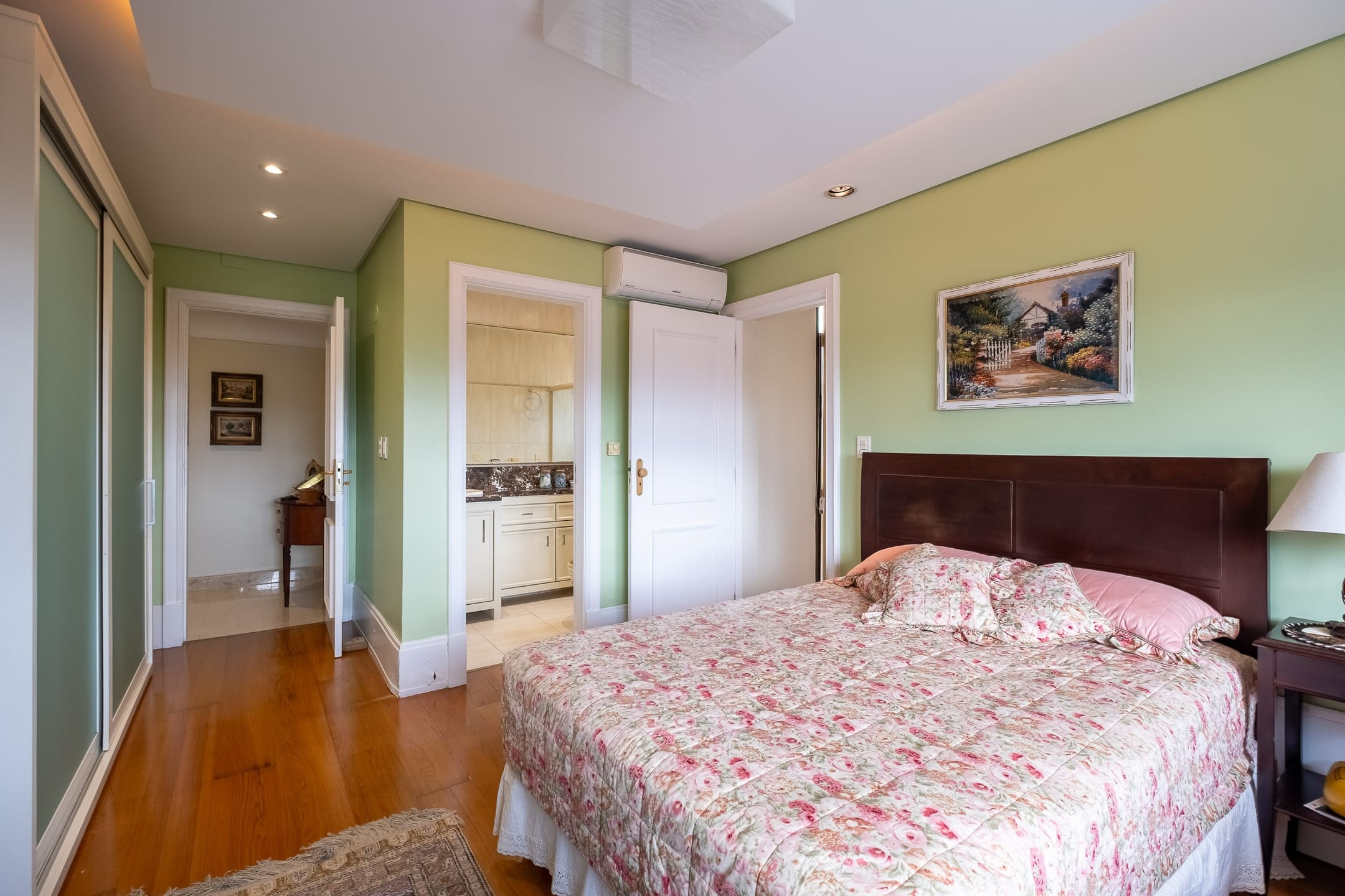Apartamento à venda no centro de Pelotas - 400 m², 3 quartos (sendo todos suítes), móveis de alto padrão e piscina privativa. - 27
