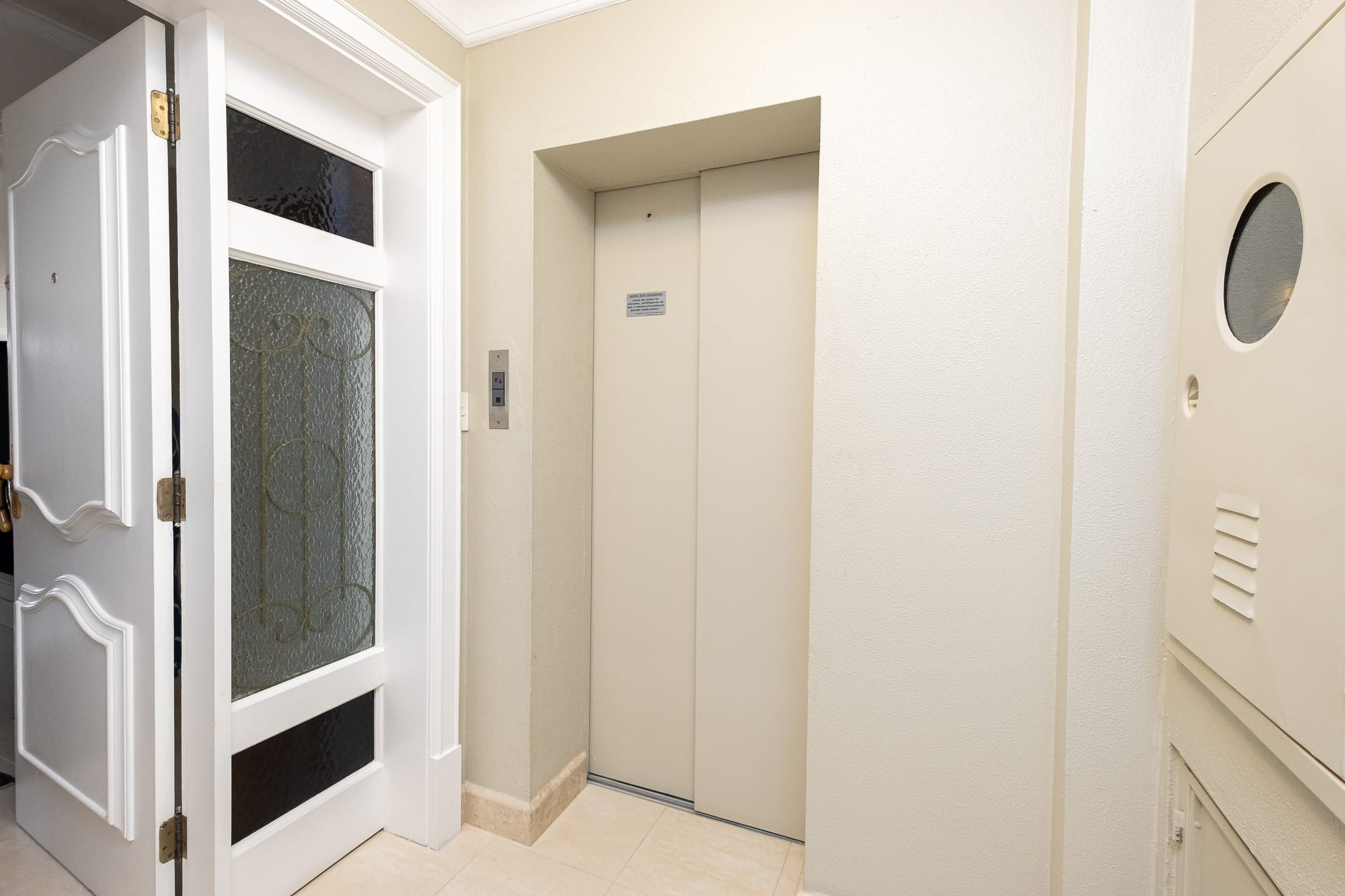 Apartamento à venda no centro de Pelotas - 400 m², 3 quartos (sendo todos suítes), móveis de alto padrão e piscina privativa. - 30