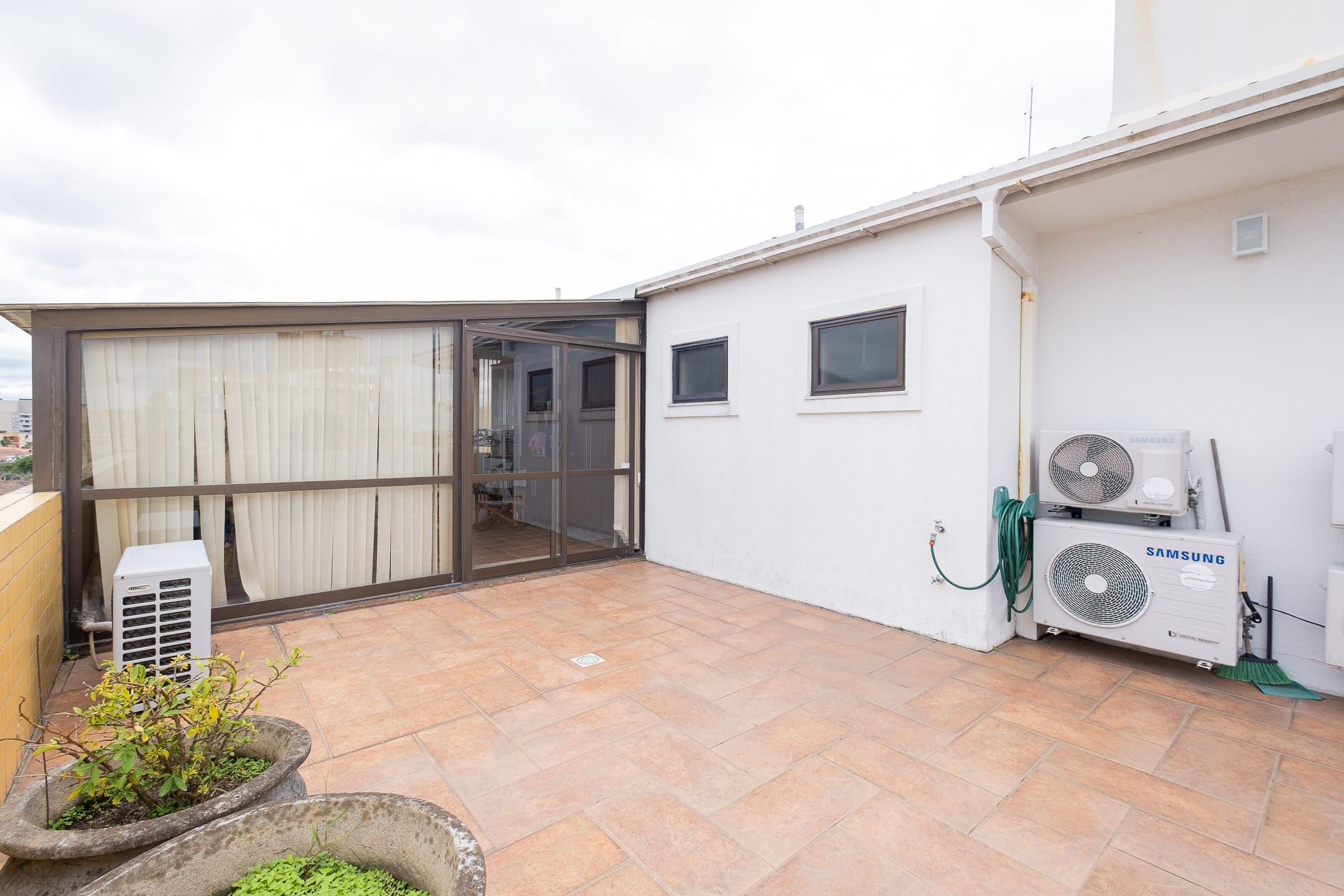 Apartamento à venda no centro de Pelotas - 400 m², 3 quartos (sendo todos suítes), móveis de alto padrão e piscina privativa. - 33
