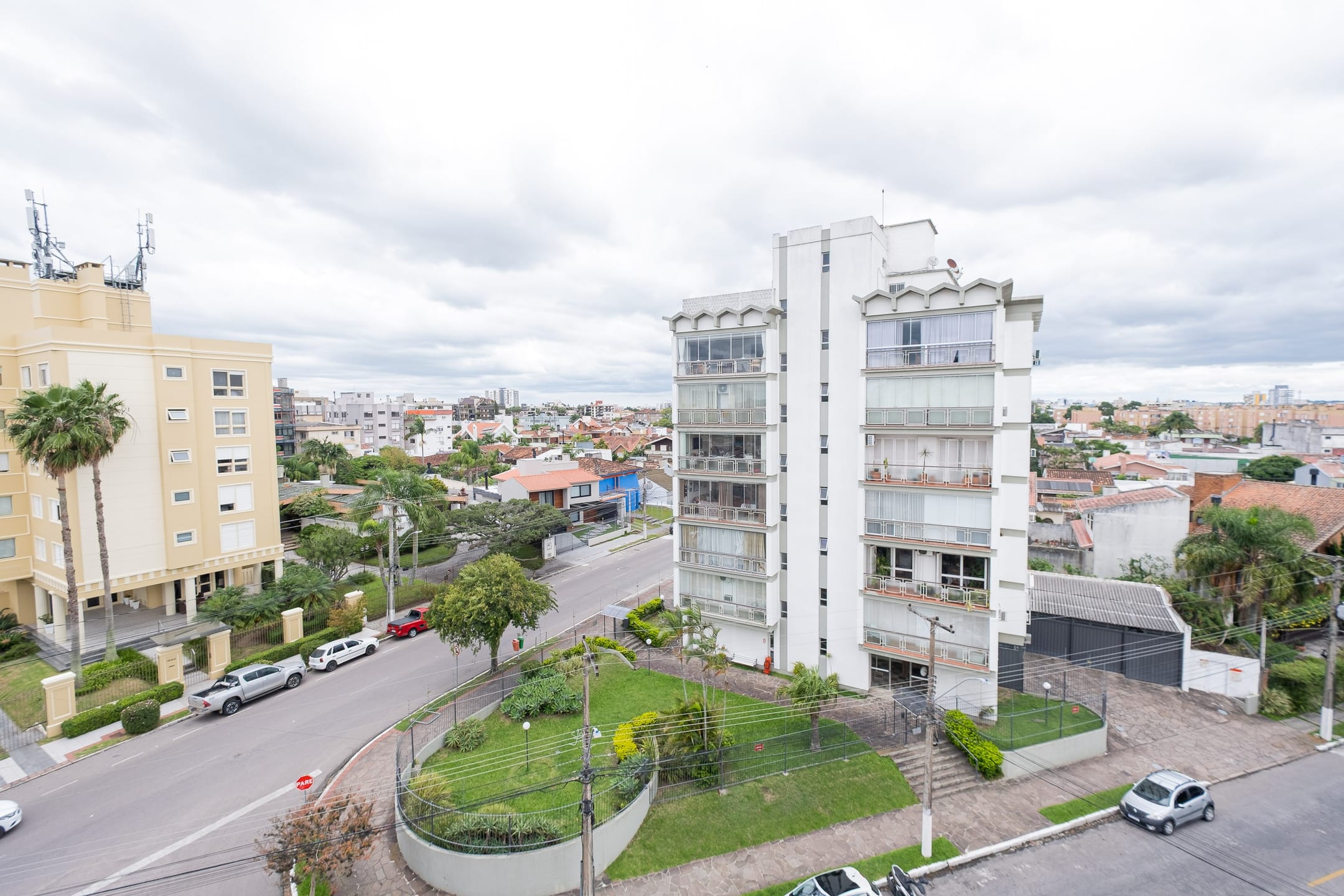 Apartamento à venda no centro de Pelotas - 400 m², 3 quartos (sendo todos suítes), móveis de alto padrão e piscina privativa. - 34