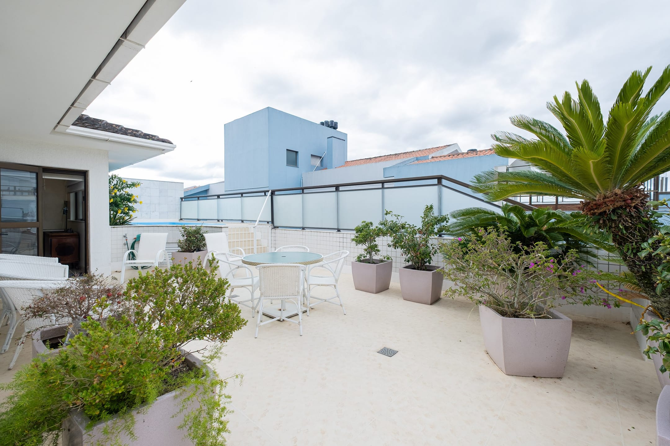 Apartamento à venda no centro de Pelotas - 400 m², 3 quartos (sendo todos suítes), móveis de alto padrão e piscina privativa. - 37