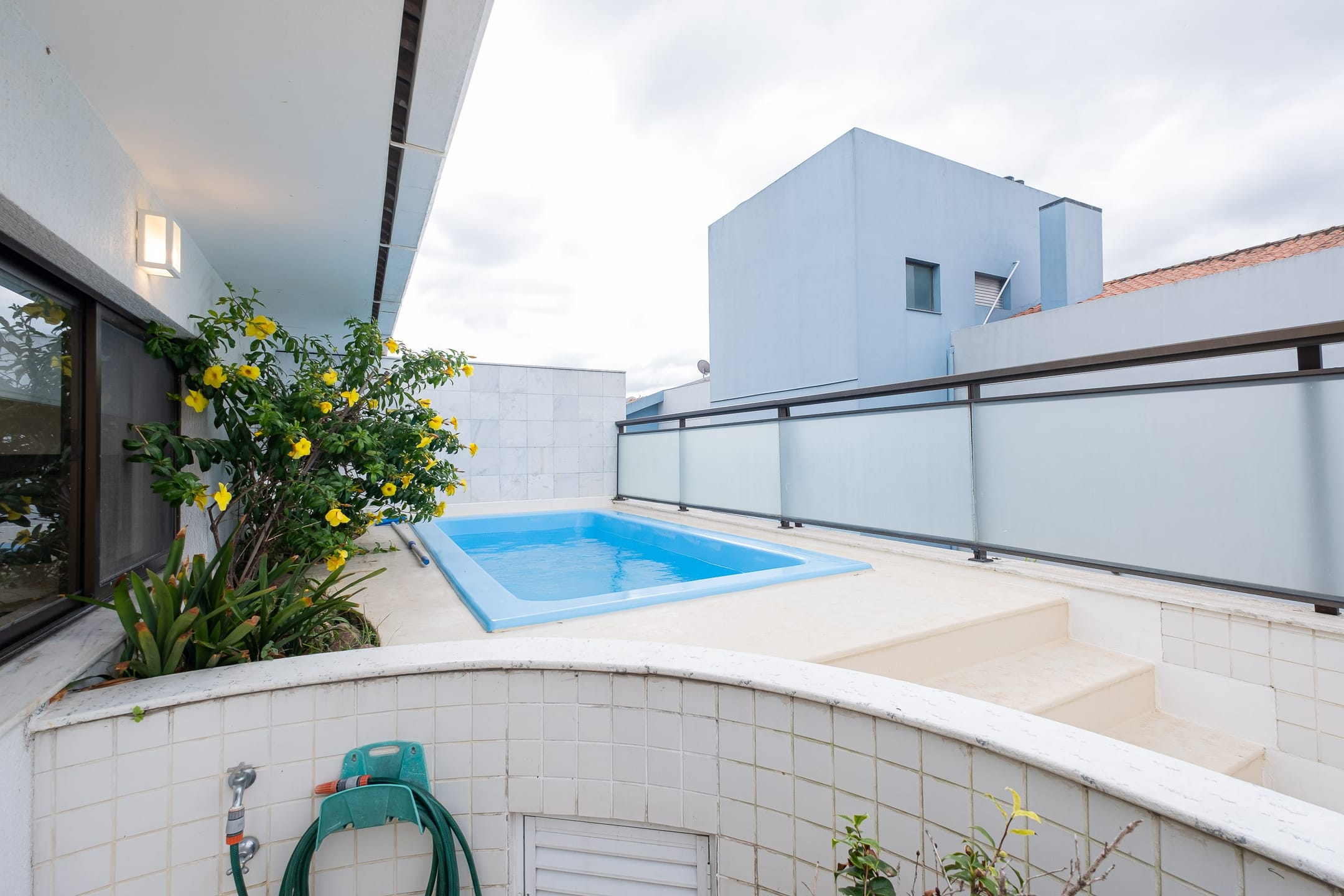 Apartamento à venda no centro de Pelotas - 400 m², 3 quartos (sendo todos suítes), móveis de alto padrão e piscina privativa. - 38