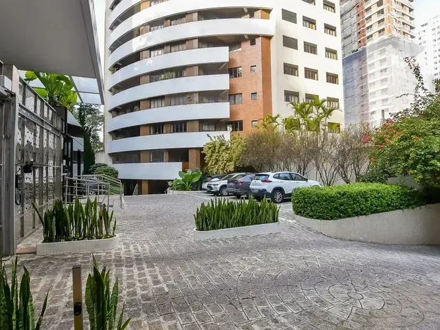 Apartamento 2 quartos e 5 banheiros, para alugar, no bairro Água Verde em Curitiba