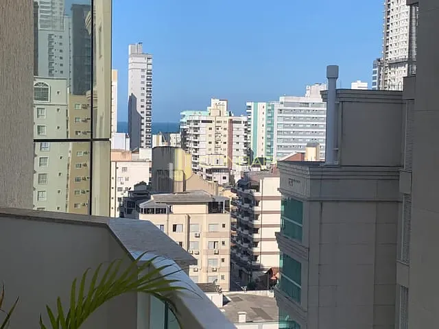 Apartamento 3 quartos e 4 banheiros, para alugar, no bairro Meia Praia em Itapema