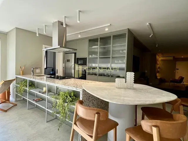 Apartamento 2 quartos e 3 banheiros, para alugar, no bairro Meia Praia em Itapema